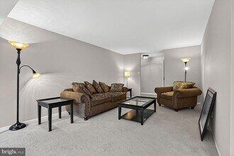 2063 Royal Fern Ct, Unit 39/21B in Reston, VA - Building Photo - Building Photo