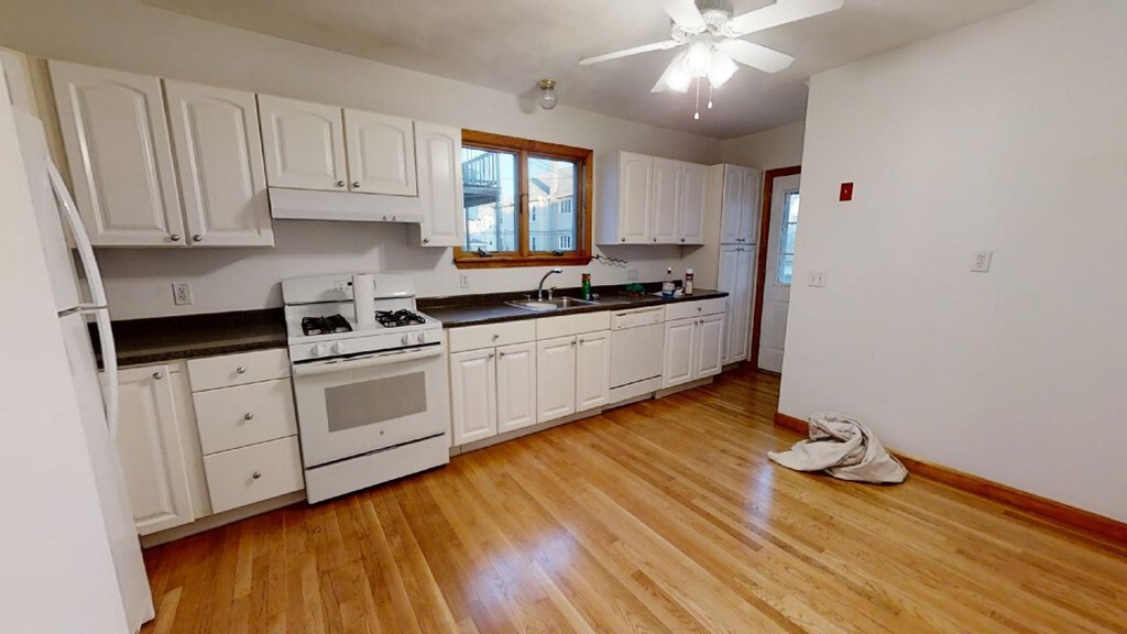 306 Fellsway W-Unit -1 in Medford, MA - Foto de edificio