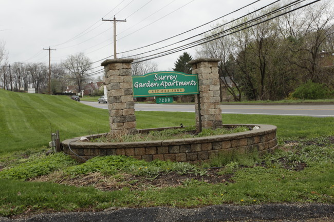 Surry Garden in Bethel Park, PA - Foto de edificio - Building Photo