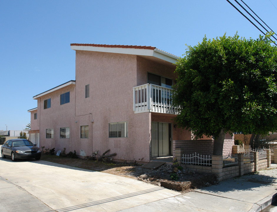 5111 Dunbar Ave in Huntington Beach, CA - Building Photo