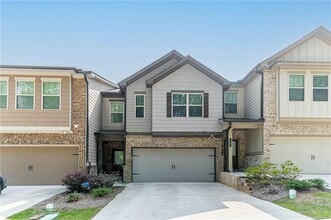 1380 Sugar Glen Ct in Lawrenceville, GA - Foto de edificio - Building Photo