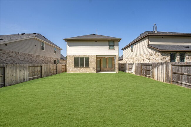 2123 Rosewood Pnes Ln in Pinehurst, TX - Foto de edificio - Building Photo