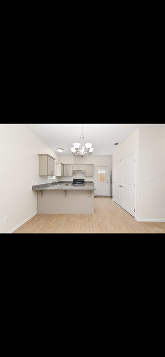 3813 Hawthorne Ave, Unit 4 in Edinburg, TX - Building Photo
