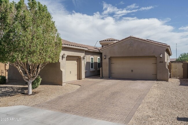 14757 W Pasadena Ave in Litchfield Park, AZ - Foto de edificio - Building Photo