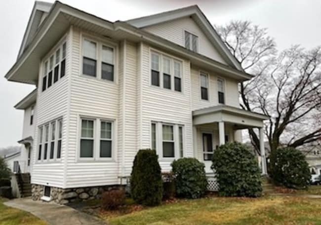 996 Pleasant St, Unit 2 in Worcester, MA - Building Photo - Building Photo