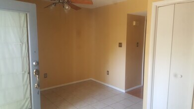 935 West Whitehall Road, Unit 3 in State College, PA - Foto de edificio - Building Photo