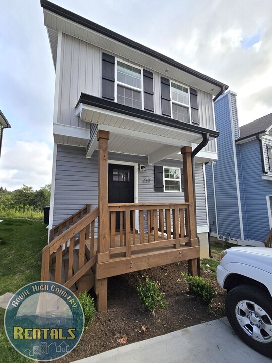 126 Stratford Ln in Boone, NC - Building Photo