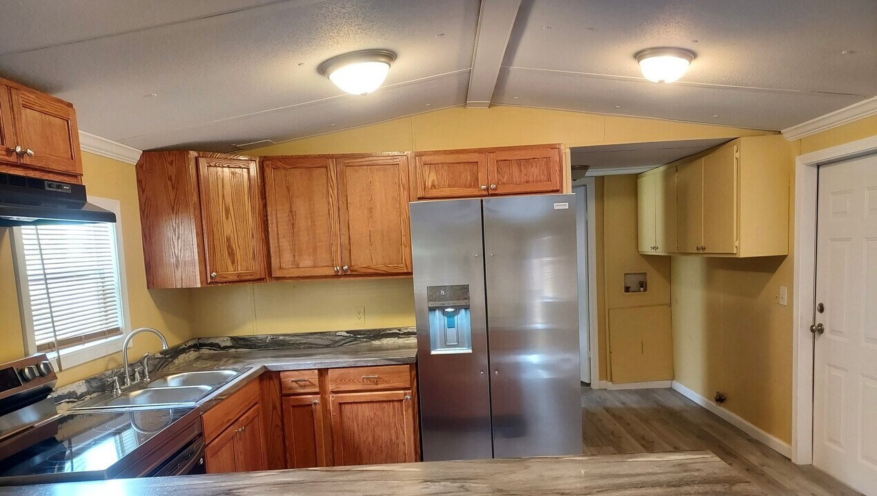308 Lilly Ln in Fort Gaines, GA - Building Photo