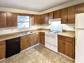 1174 Ridgecrest Ln SE in Smyrna, GA - Foto de edificio - Building Photo