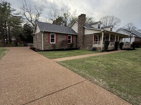 303 Carlton Pl in Goodlettsville, TN - Building Photo