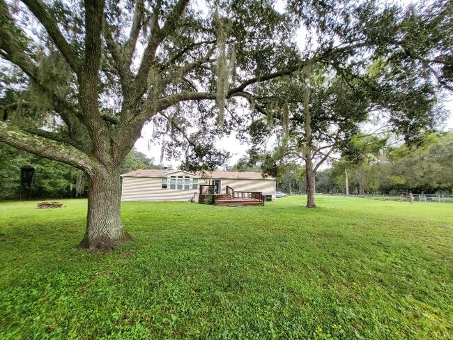 3144 Tina Marie Dr, Unit Living Space 2 in Wesley Chapel, FL - Building Photo - Building Photo