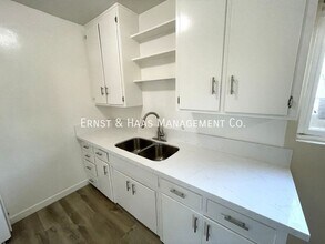 159 Roycroft Ave in Long Beach, CA - Building Photo - Building Photo
