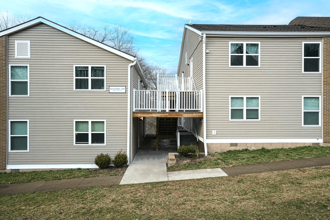 McCormick Crossing in Sistersville, WV - Foto de edificio