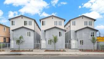 10909 S Main St in Los Angeles, CA - Building Photo