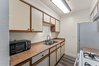 248 E Buckthorn St, Unit Unit 4 in Inglewood, CA - Foto de edificio - Building Photo