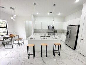 17394 SW 46th St in Miramar, FL - Foto de edificio - Building Photo