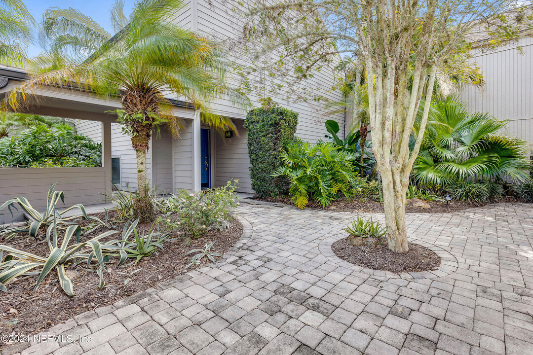 45 Lake Julia Dr N in Ponte Vedra Beach, FL - Building Photo