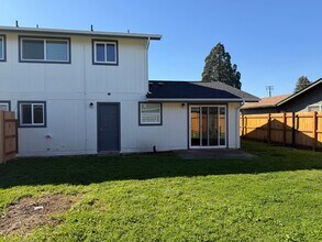 4114 Bluebelle Way in Springfield, OR - Building Photo - Building Photo