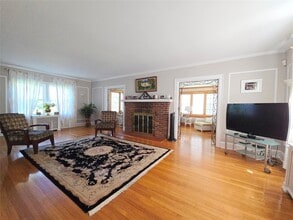 89 Park Dr in Pelham, NY - Building Photo - Building Photo