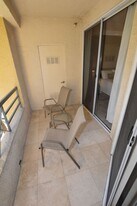 270 E Flamingo Rd in Las Vegas, NV - Building Photo