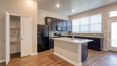 2212 John Ross Ct in Bryan, TX - Building Photo - Building Photo