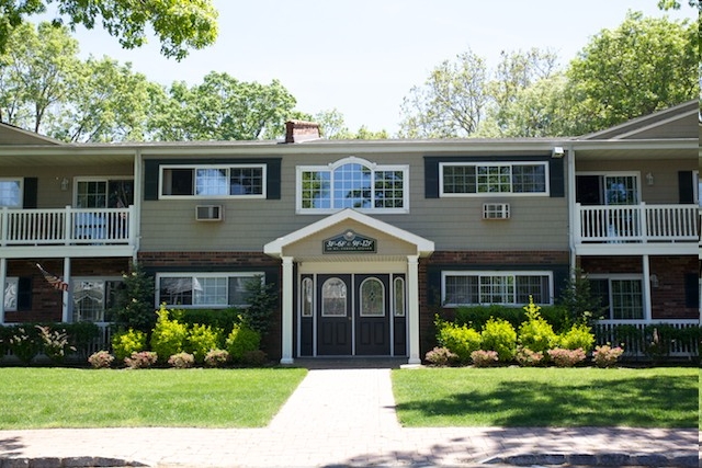 Fairfield North At Patchogue in East Patchogue, NY - Foto de edificio