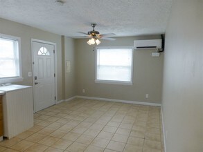 106 11th St-Unit -A in St. Augustine, FL - Foto de edificio - Building Photo