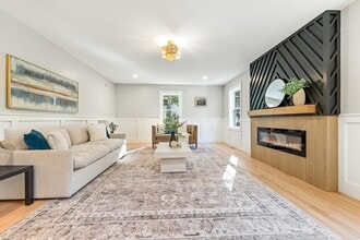 110 Wilson Rd in Bedford, MA - Foto de edificio - Building Photo