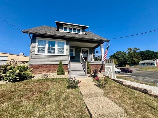 1003 E Samuel Ave in Peoria Heights, IL - Building Photo - Building Photo