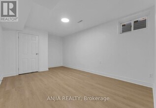 26 Silbury Dr in Toronto, ON - Building Photo - Building Photo