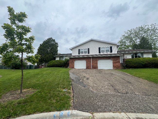 243 Tyler Cir in Madison, WI - Foto de edificio - Building Photo