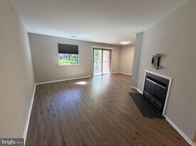 402B Cypress Point Cir in Mount Laurel, NJ - Building Photo