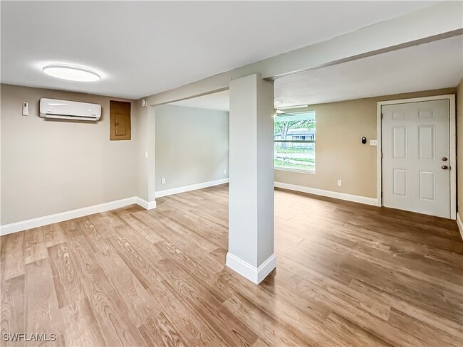 447 Clark St in North Fort Myers, FL - Building Photo - Building Photo