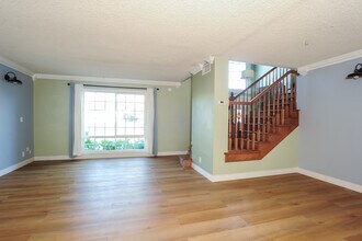 22240 Wyandotte St in Los Angeles, CA - Building Photo - Building Photo