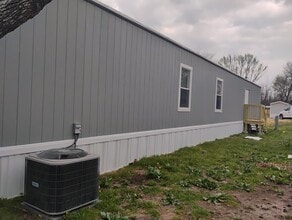 110 N Michigan St in Lawrence, KS - Foto de edificio - Building Photo