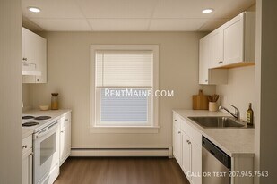 109 Main Rd N in Hampden, ME - Building Photo