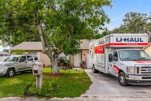 7018 12th Ct E in Sarasota, FL - Building Photo