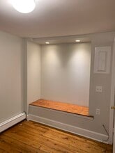 11 Milk St, Unit 3 in Newburyport, MA - Foto de edificio - Building Photo