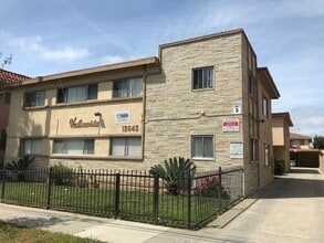 UUUU-MNew in Hawthorne, CA - Building Photo - Building Photo