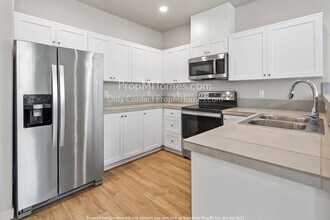 17149 SW Snowdale St in Beaverton, OR - Building Photo - Building Photo