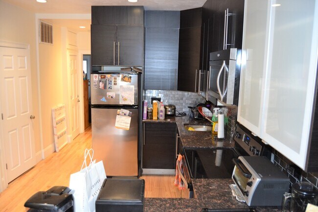 1203 Beacon St, Unit 4 in Brookline, MA - Building Photo - Building Photo