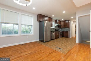 9004 Roundleaf Way in Gaithersburg, MD - Building Photo