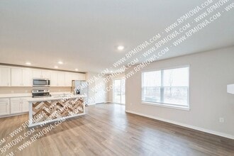 4533 SE Ember Ln in West Des Moines, IA - Building Photo - Building Photo