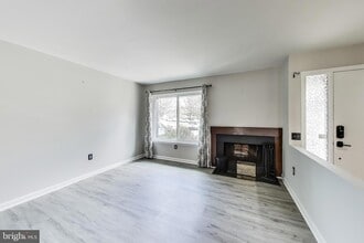 18509 Owl Run Way, Unit 2R in Germantown, MD - Building Photo - Building Photo