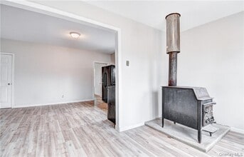 202 Midland Lake Rd in Middletown, NY - Building Photo - Building Photo