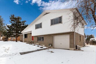 982 E Briarwood Cir S in Centennial, CO - Building Photo - Building Photo