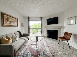 1071 Clayton Ln in Austin, TX - Building Photo - Building Photo