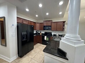 13941 Clubhouse Dr, Unit 315 in Tampa, FL - Building Photo - Building Photo