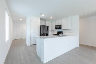 221 Poplar Pl in Wilmer, TX - Building Photo - Building Photo
