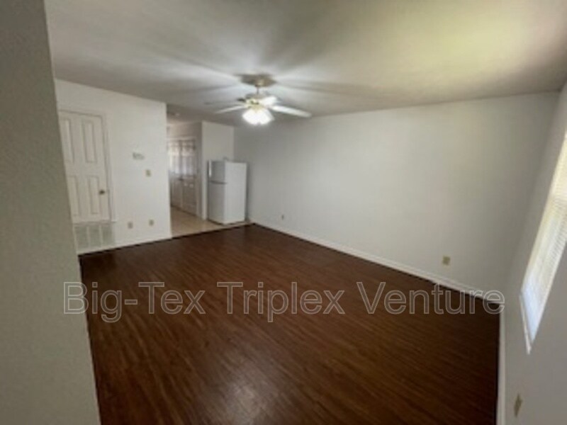260 N Pecan St in Nash, TX - Building Photo